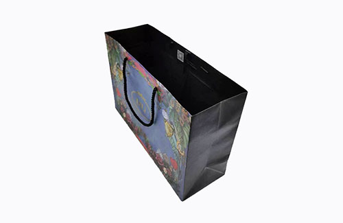 Black paper shopping bags for clothing