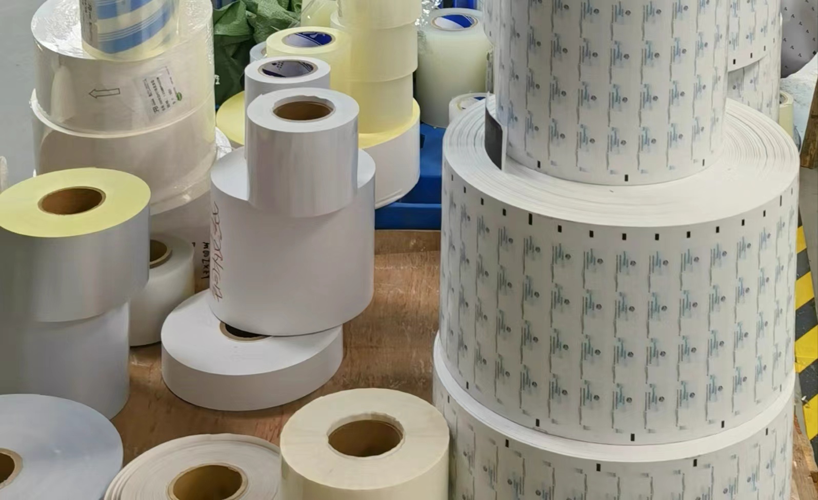 Types of labels and anticounterfeit printing techniques